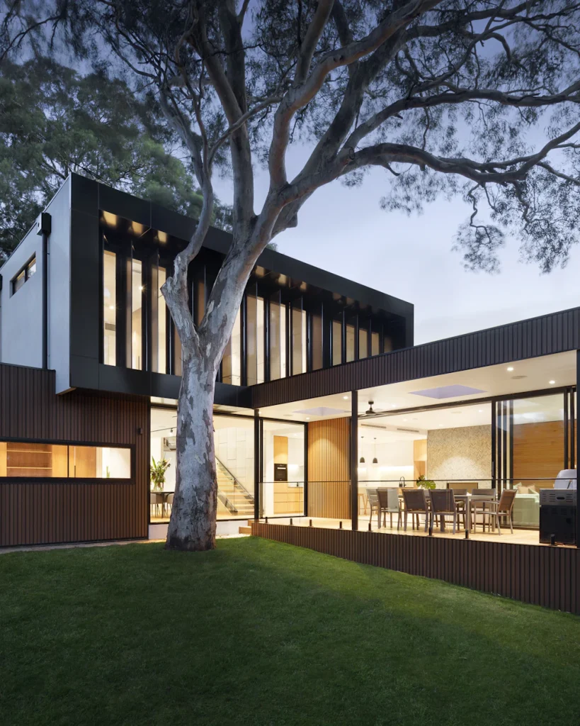 Villa Nhơn Trạch mặt tiền kính về đêm